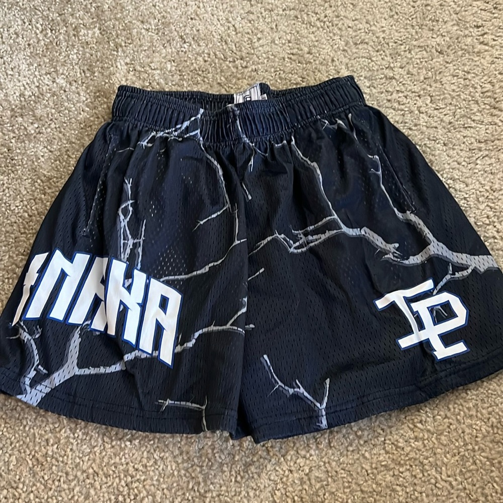 Men’s Inaka shorts with pockets